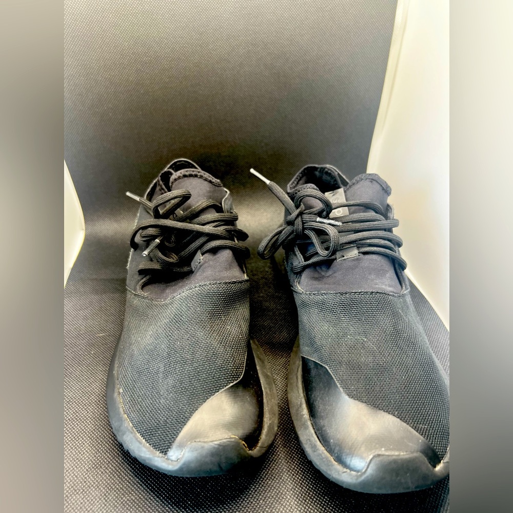 ADIDAS ALL Black running shoes.